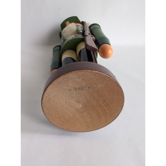 Erzgebirge Nutcracker Volkskunst Green Forester with Musket Wood Steinbach Vtg - Picture 6 of 6